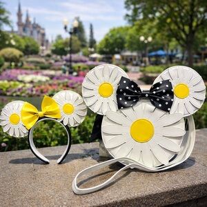 Loungefly White and Yellow Daisy Crossbody Bag